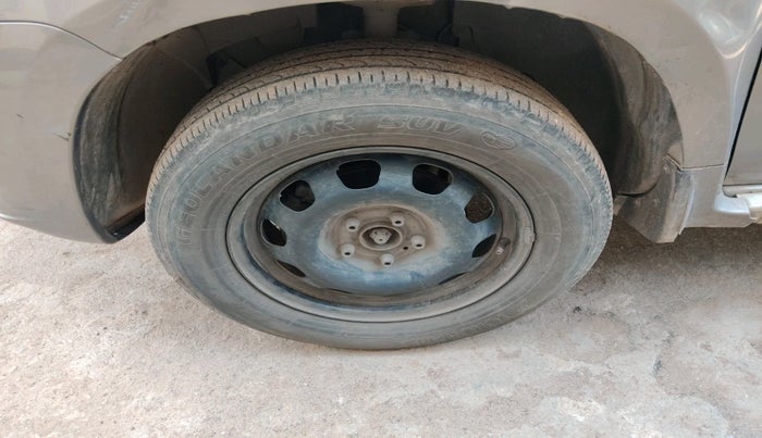 2014 Nissan Terrano XL (D), Diesel, Manual, 1,11,982 km, tyre