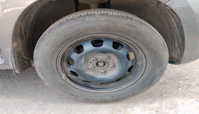 2014 Nissan Terrano XL (D), Diesel, Manual, 1,11,982 km, tyre