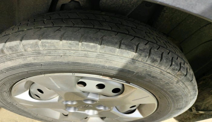 2021 Mahindra XUV300 W4 1.2 PETROL, Petrol, Manual, 82,713 km, tyre