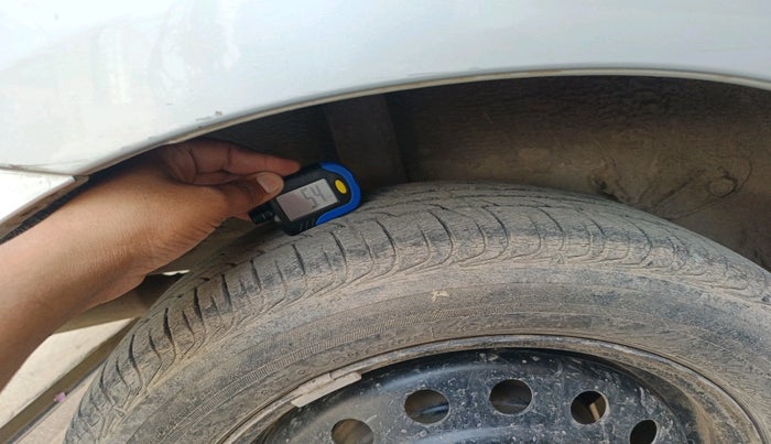 2011 Toyota Etios V, Petrol, Manual, 35,586 km, tyre