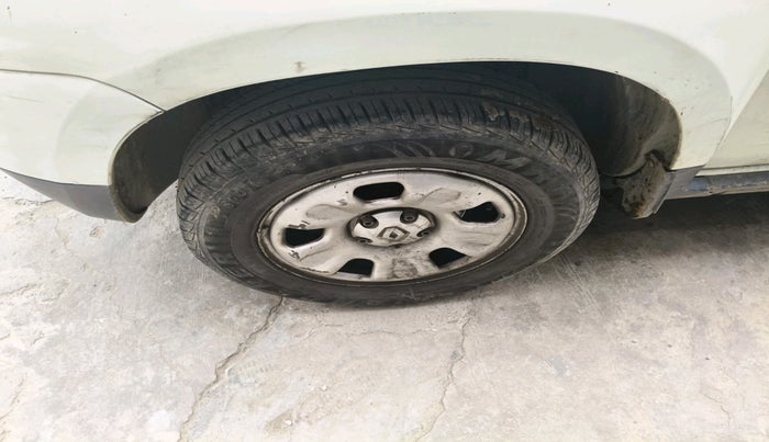 2014 Renault Duster RXL PETROL, CNG, Manual, 80,138 km, tyre