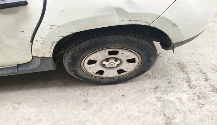 2014 Renault Duster RXL PETROL, CNG, Manual, 80,138 km, tyre