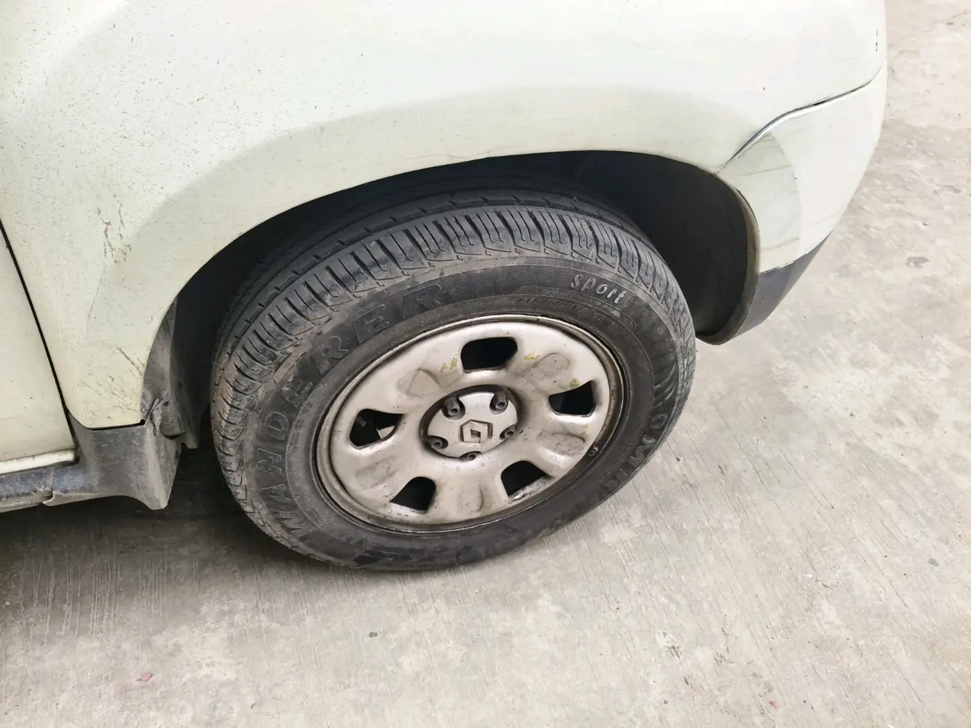 2014 Renault Duster RXL PETROL, CNG, Manual, 80,138 km, tyre