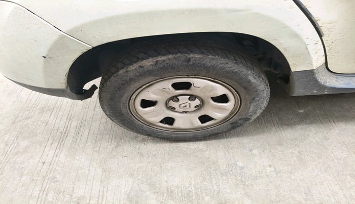 2014 Renault Duster RXL PETROL, CNG, Manual, 80,138 km, tyre