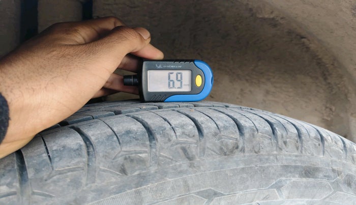 2015 Maruti Ciaz ZXI, Petrol, Manual, 57,984 km, tyre