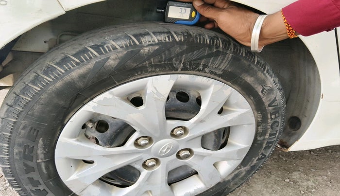 2016 Hyundai Grand i10 SPORTZ 1.1 CRDI, Diesel, Manual, 76,156 km, tyre