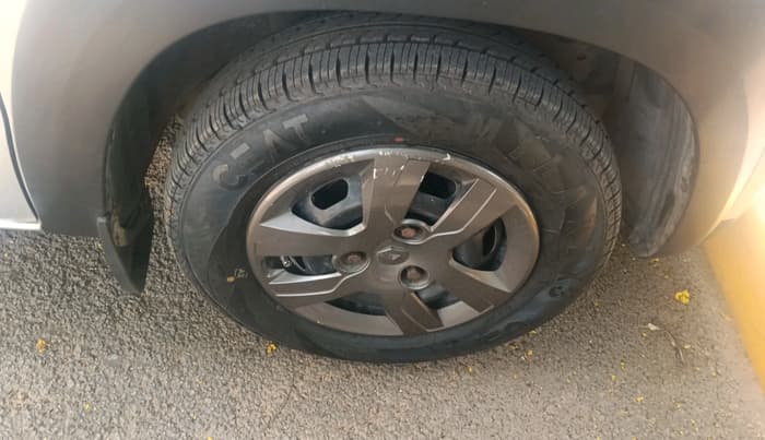 2016 Renault Kwid RXT 1.0, Petrol, Manual, 42,874 km, tyre