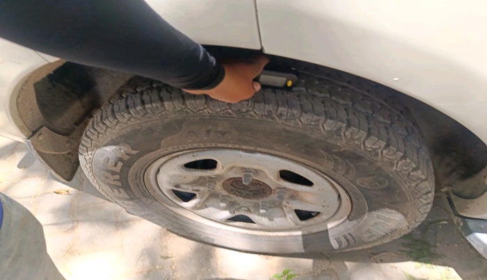 2015 Tata Safari Storme 2.2 EX 4X2, Diesel, Manual, 1,08,829 km, tyre