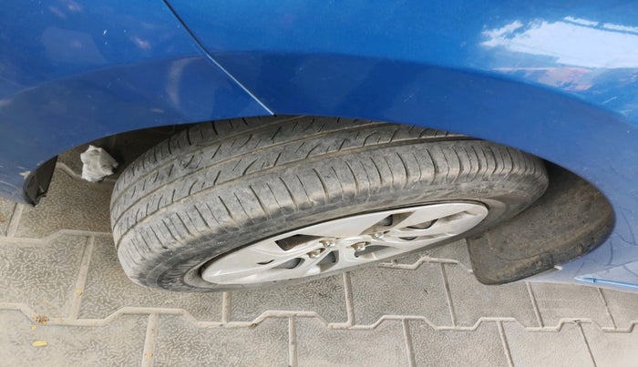 2017 Hyundai Xcent E+, Petrol, Manual, 75,144 km, tyre