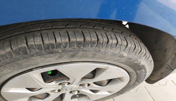 2017 Hyundai Xcent E+, Petrol, Manual, 75,144 km, tyre