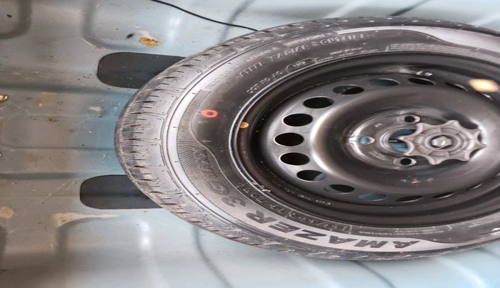 2017 Hyundai Xcent E+, Petrol, Manual, 75,144 km, tyre