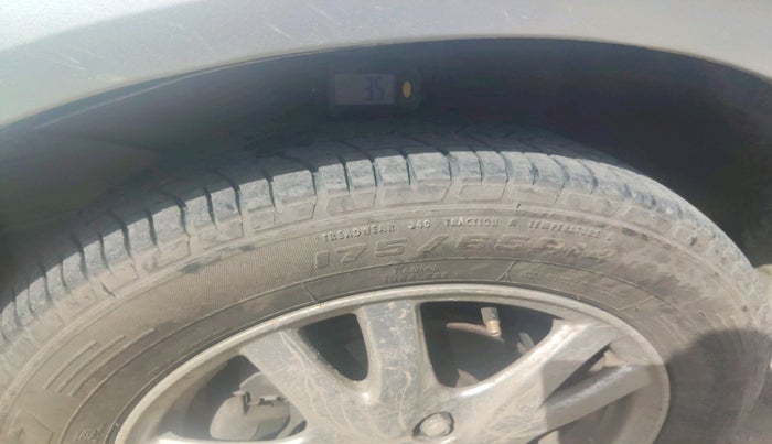 2016 Honda Brio VX MT, Petrol, Manual, 1,23,306 km, tyre