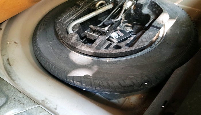 2011 Skoda Fabia AMBITION PLUS 1.2 MPI, Petrol, Manual, 97,395 km, tyre