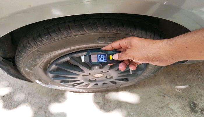 2011 Skoda Fabia AMBITION PLUS 1.2 MPI, Petrol, Manual, 97,395 km, tyre