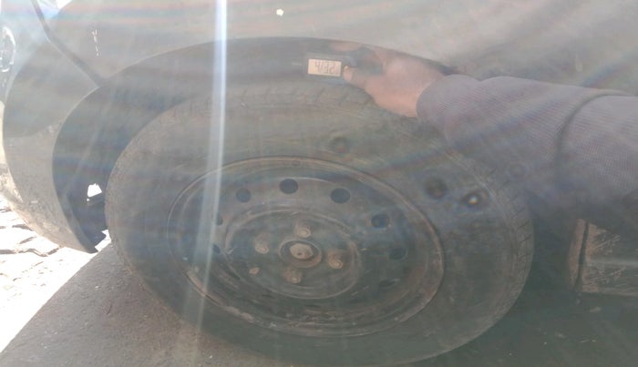 2011 Maruti A Star VXI, CNG, Manual, 74,732 km, tyre