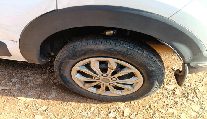 2023 Renault TRIBER RXE MT, Petrol, Manual, 25,214 km, tyre