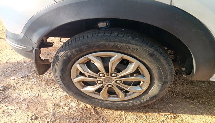 2023 Renault TRIBER RXE MT, Petrol, Manual, 25,214 km, tyre