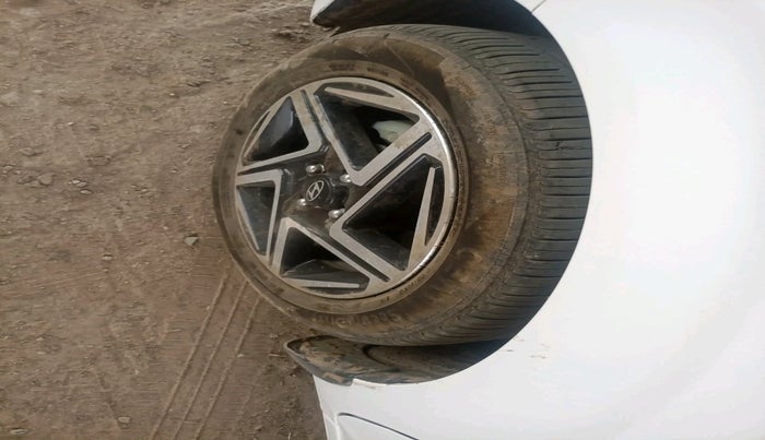 2024 Hyundai GRAND I10 NIOS ASTA 1.2 KAPPA VTVT, Petrol, Manual, 16,213 km, tyre