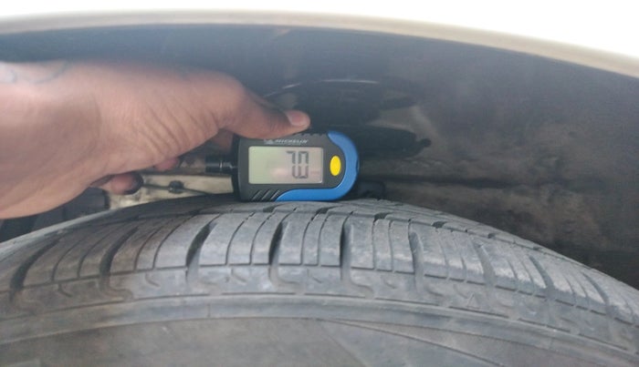 2012 Maruti Ertiga ZXI, CNG, Manual, 65,900 km, tyre