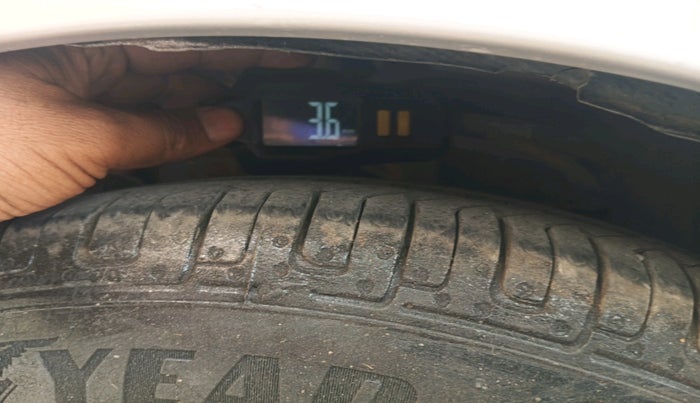 2015 Hyundai i10 MAGNA 1.1, Petrol, Manual, 52,163 km, tyre