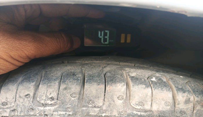 2015 Hyundai i10 MAGNA 1.1, Petrol, Manual, 52,163 km, tyre