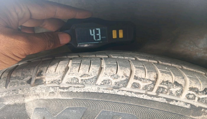 2015 Hyundai i10 MAGNA 1.1, Petrol, Manual, 52,163 km, tyre