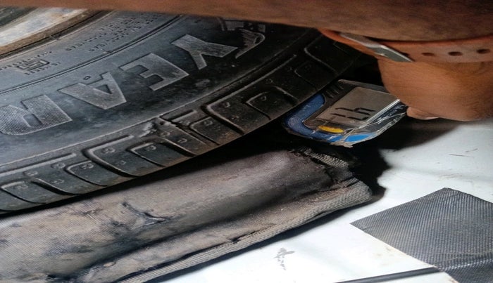 2015 Renault Kwid RXL, Petrol, Manual, 91,522 km, tyre