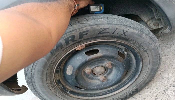 2015 Renault Kwid RXL, Petrol, Manual, 91,522 km, tyre