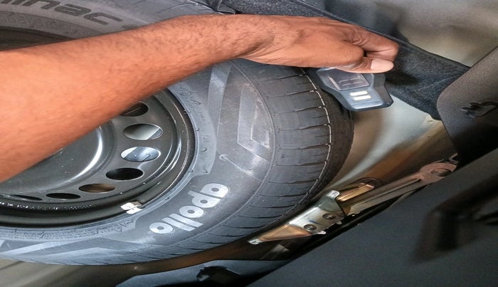 2024 Toyota Glanza V AMT, Petrol, Automatic, 3,140 km, tyre