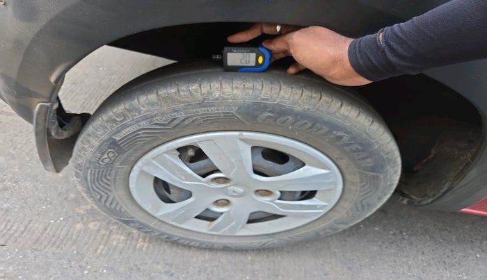 2017 Renault Kwid RXT 1.0 (O), Petrol, Manual, 1,15,952 km, tyre