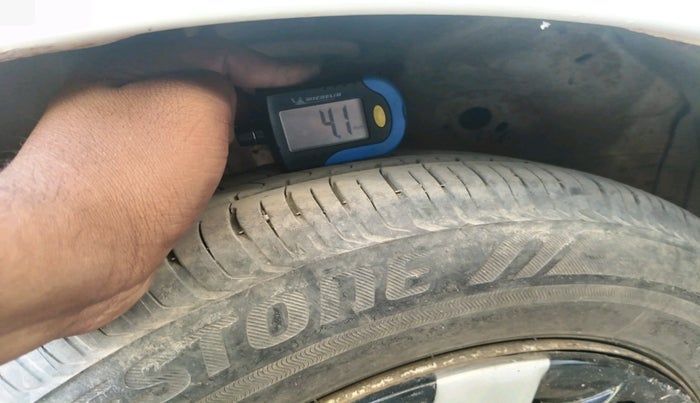 2010 Maruti Wagon R 1.0 LXI, CNG, Manual, 1,70,197 km, tyre