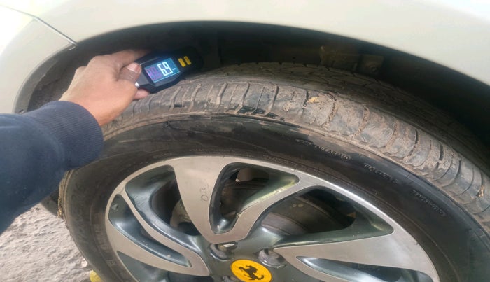 2017 Maruti Swift LXI (O), Petrol, Manual, 41,169 km, tyre