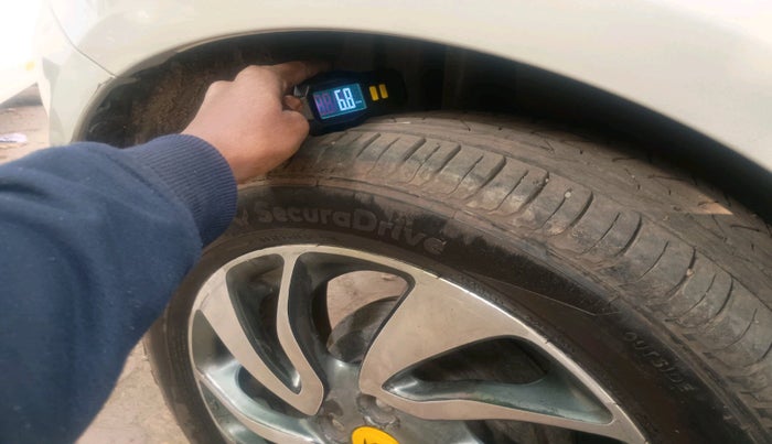 2017 Maruti Swift LXI (O), Petrol, Manual, 41,169 km, tyre