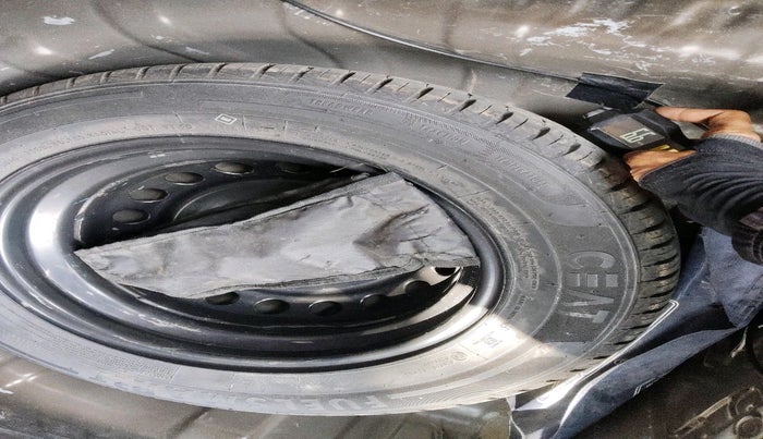 2020 Renault Kwid RXT 0.8, Petrol, Manual, 72,127 km, tyre