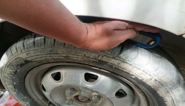 2013 Maruti Zen Estilo LXI, Petrol, Manual, 70,564 km, tyre