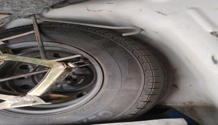 2012 Hyundai Eon ERA +, Petrol, Manual, 63,191 km, tyre