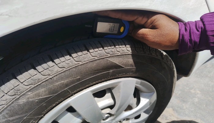 2012 Hyundai Eon ERA +, Petrol, Manual, 63,191 km, tyre