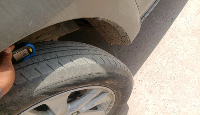 2019 Toyota Innova Crysta 2.4 GX 7 STR, Diesel, Manual, 92,343 km, tyre