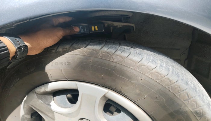 2011 Hyundai Accent EXECUTIVE, CNG, Manual, 1,01,821 km, tyre