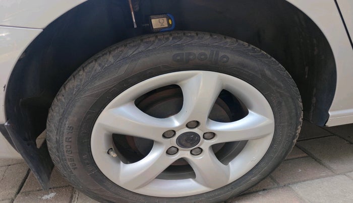 2014 Skoda Rapid AMBITION 1.6 MPI MT PLUS, Petrol, Manual, 15,112 km, tyre