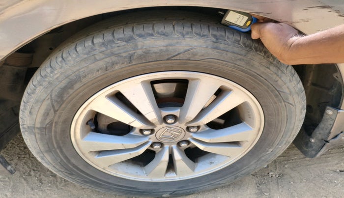 2011 Honda Accord 2.4L I-VTEC AT, CNG, Automatic, 1,41,512 km, tyre