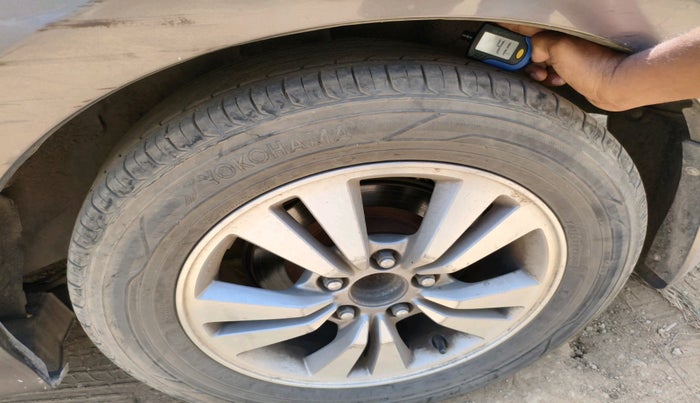 2011 Honda Accord 2.4L I-VTEC AT, CNG, Automatic, 1,41,512 km, tyre