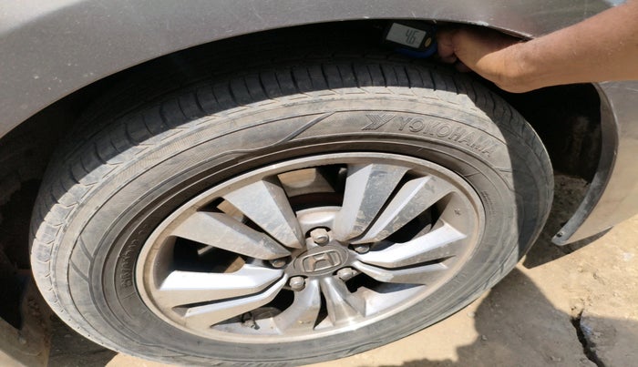 2011 Honda Accord 2.4L I-VTEC AT, CNG, Automatic, 1,41,512 km, tyre