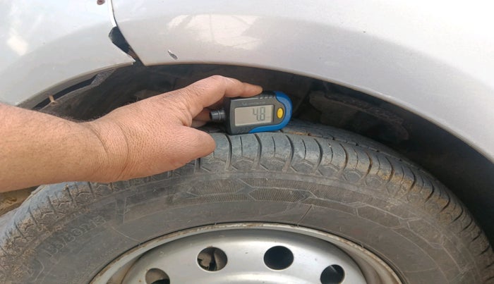 2014 Hyundai i10 MAGNA 1.1, Petrol, Manual, 1,12,074 km, tyre