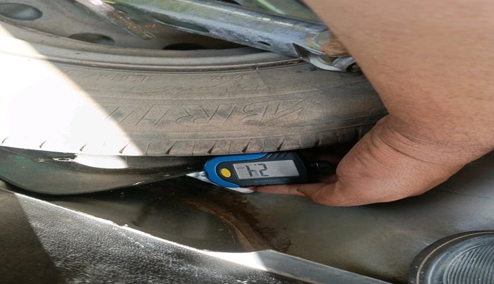 2014 Hyundai i10 MAGNA 1.1, Petrol, Manual, 1,12,074 km, tyre