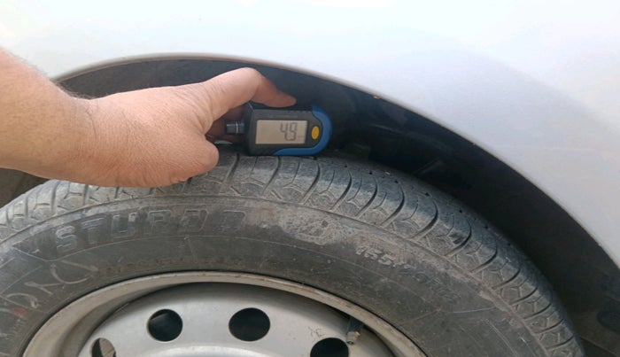 2014 Hyundai i10 MAGNA 1.1, Petrol, Manual, 1,12,074 km, tyre