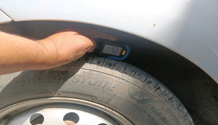 2014 Hyundai i10 MAGNA 1.1, Petrol, Manual, 1,12,074 km, tyre