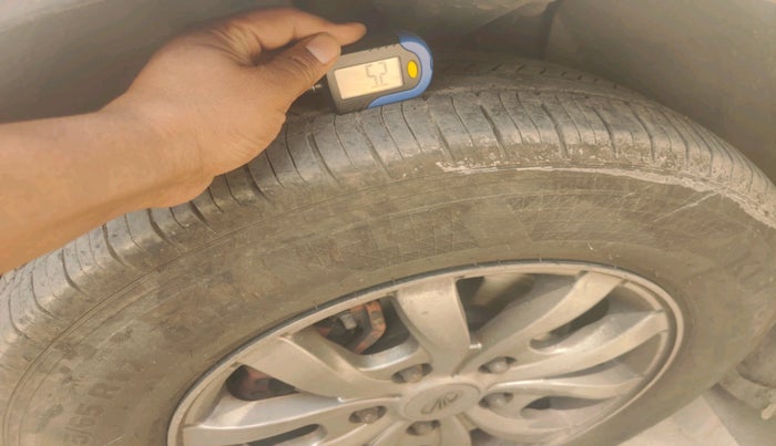 2017 Mahindra XUV500 W10 AT, Diesel, Automatic, 1,10,126 km, tyre