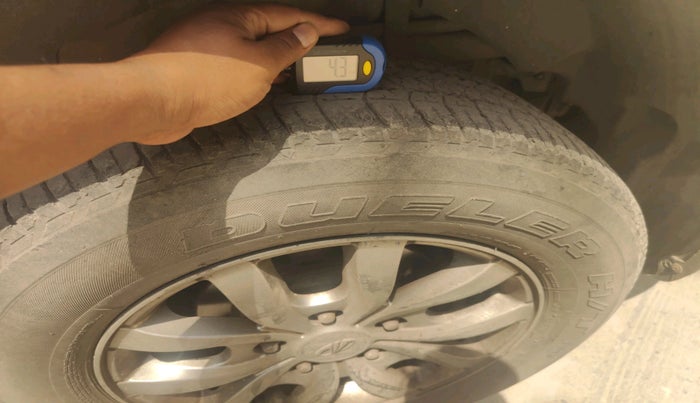 2017 Mahindra XUV500 W10 AT, Diesel, Automatic, 1,10,126 km, tyre