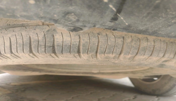 2017 Mahindra XUV500 W10 AT, Diesel, Automatic, 1,10,126 km, tyre